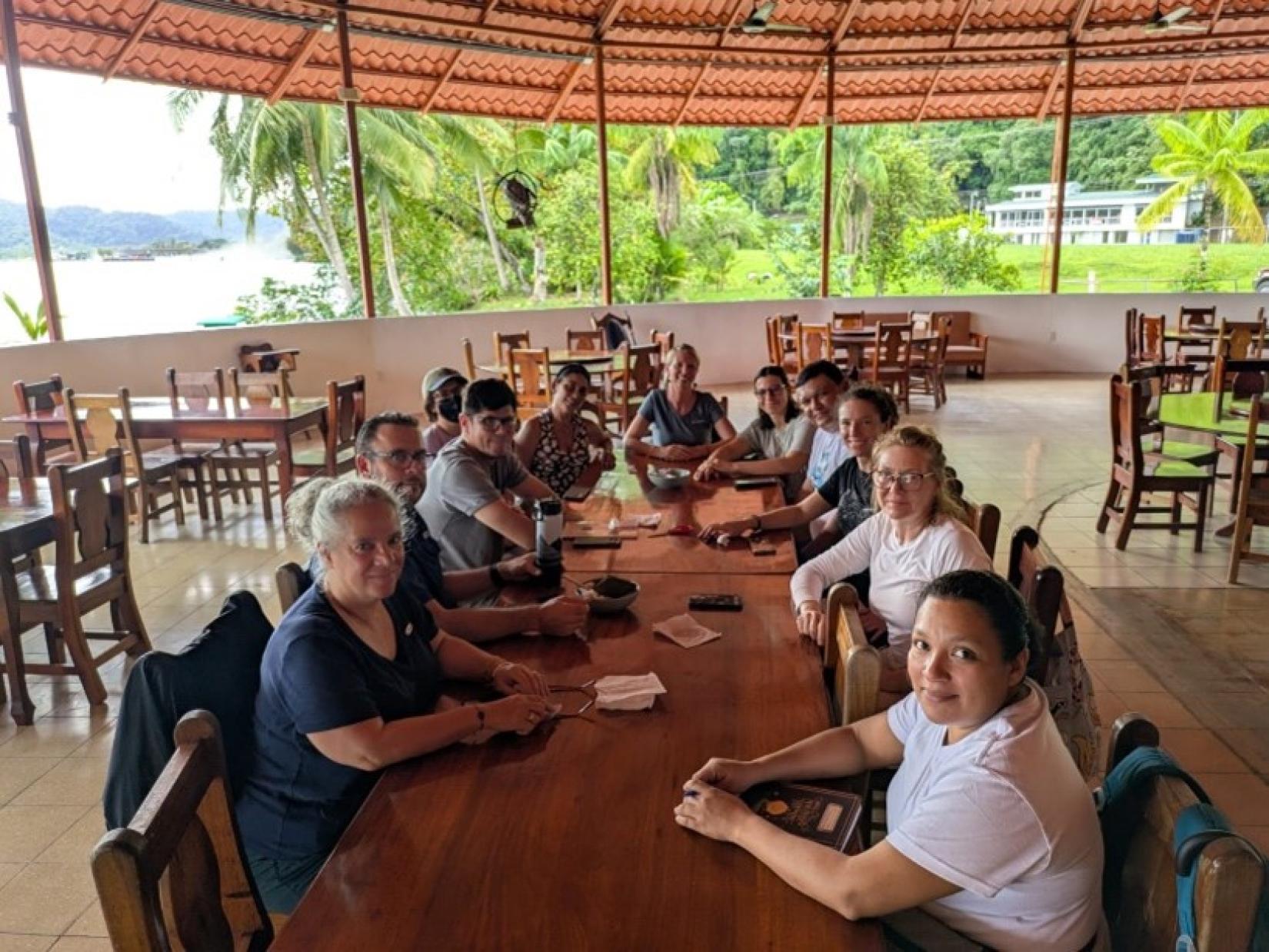 Reunión con líderes comunitarios de Golfito