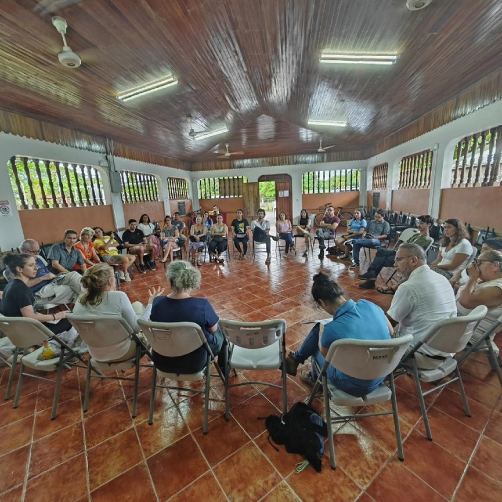 Reunión con líderes comunitarios de Puerto Jiménez